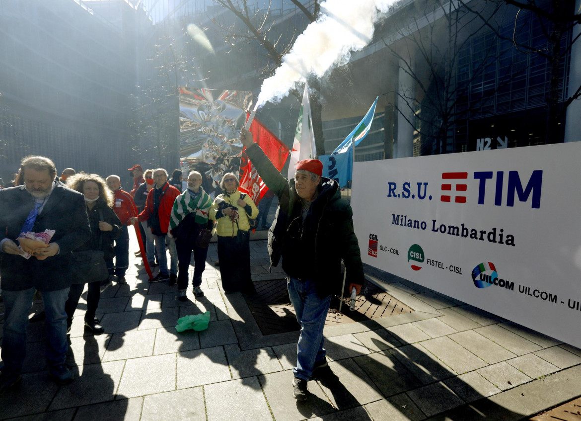 Lavoratori Tim in sciopero contro lo spezzatino