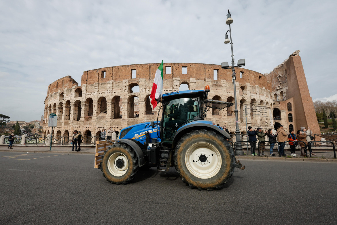 Marcetta dei trattori a Roma, e Meloni forse taglia l’Irpef