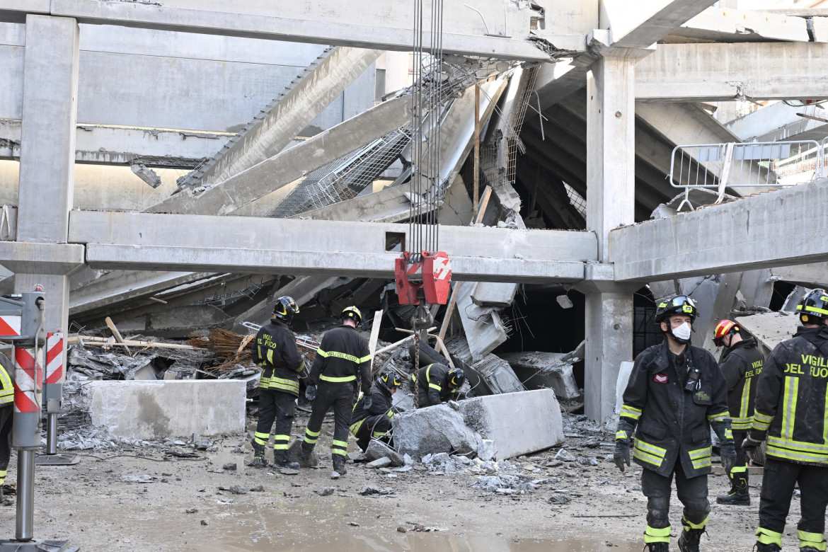 Uno scorcio del cantiere crollato a Firenze