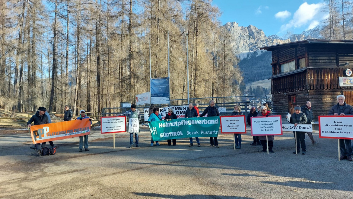 Olimpiadi, alberi abbattuti per la pista delle polemiche