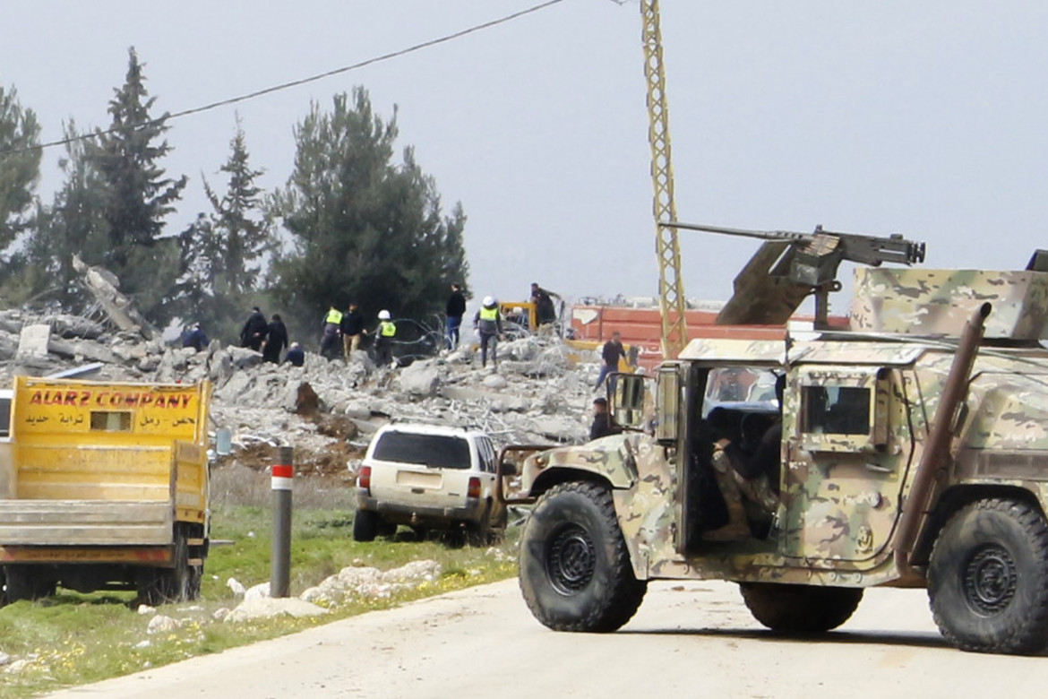 Gli effetti dell'attacco israeliano nella valle della Bekaa, nel Libano orientale (Foto Ap)