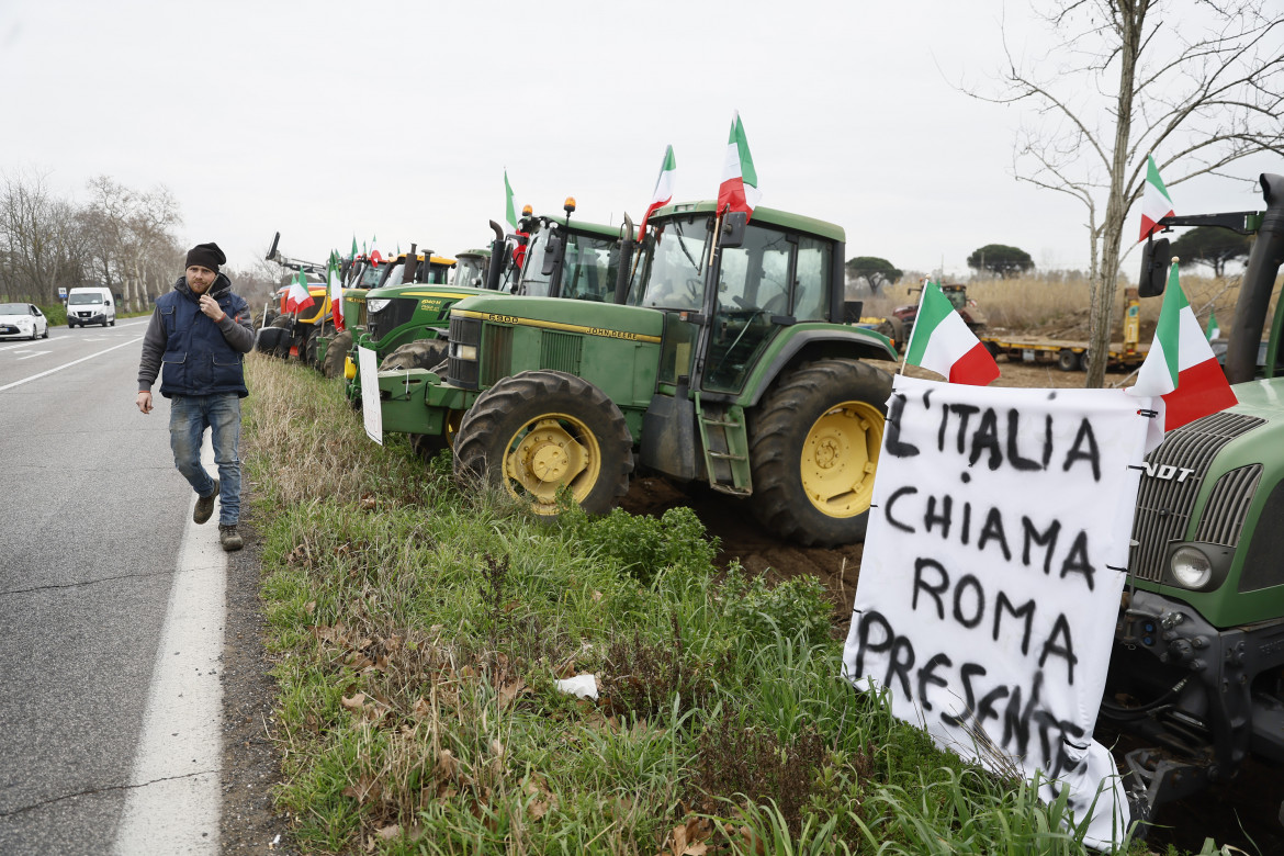 I trattori a Roma: «No al fotovoltaico e ai governi filo-Ue»