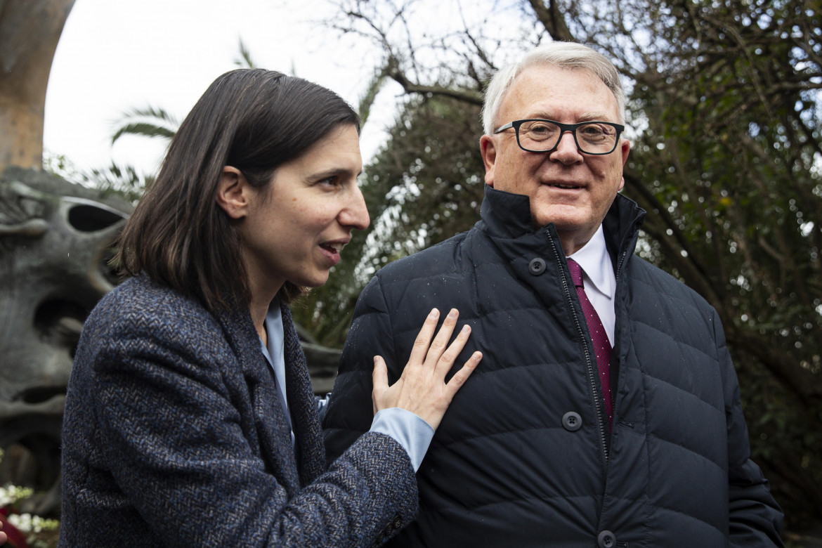 Roma, Elly Schlein e Nicolas Schmit in visita al monumento a Matteotti foto Ansa