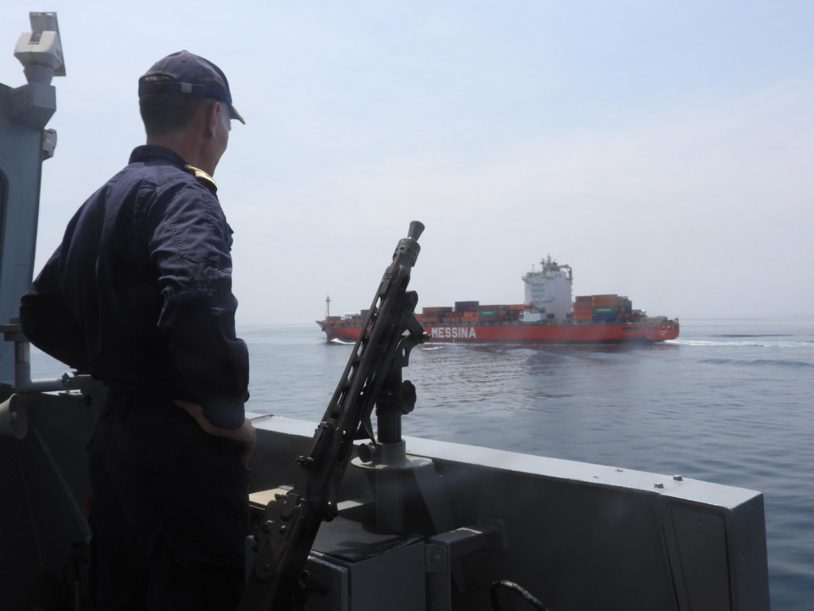 La Nave Duilio in navigazione nel Mar Rosso foto Ansa