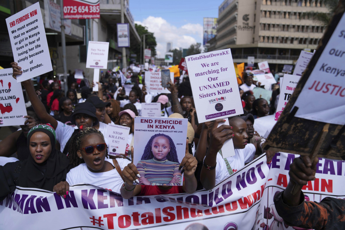 Nairobi, in piazza contro il femminicidio lo scorso gennaio foto Ap