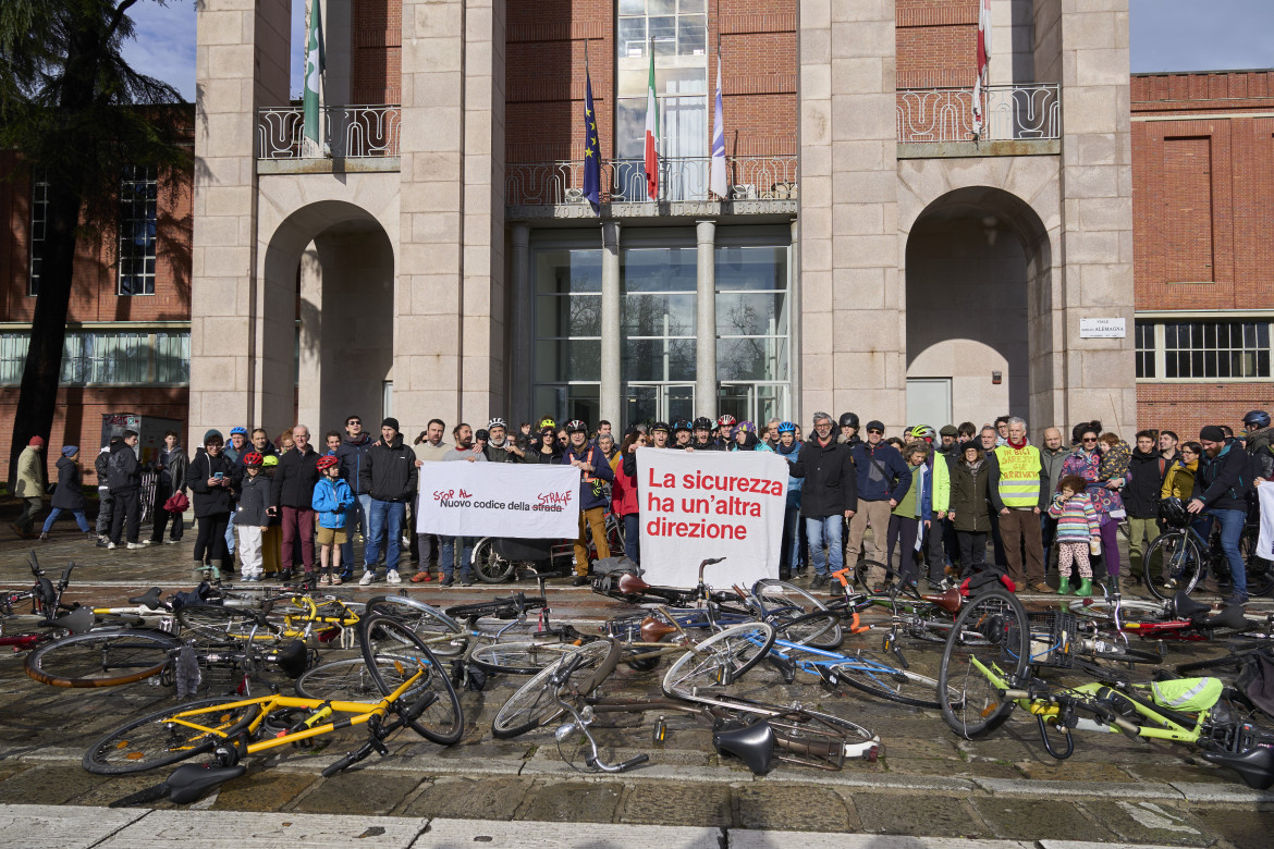 Milano, la campagna #città30subito