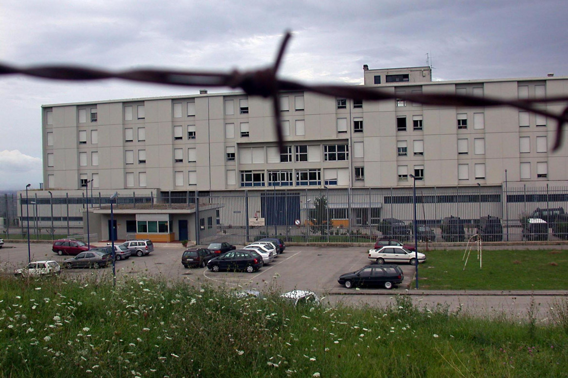 Teramo, suicida in carcere un ragazzo di 20 anni. Reato: furti