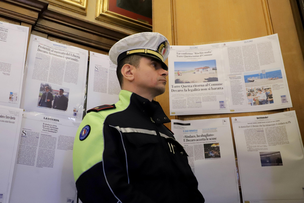 I giornali esposti durante la conferenza stampa, foto Ansa