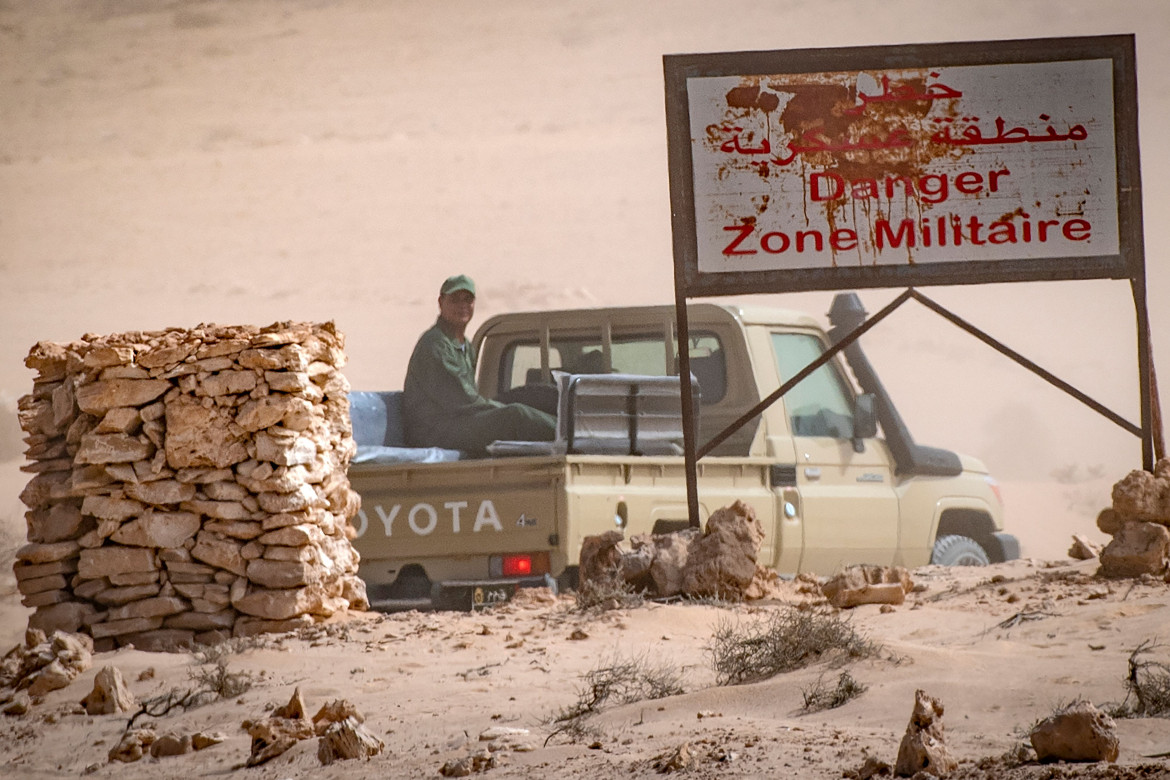 Un veicolo delle forze armate marocchine a Guerguerat, nel Sahara Occidentale occupato foto Getty Images