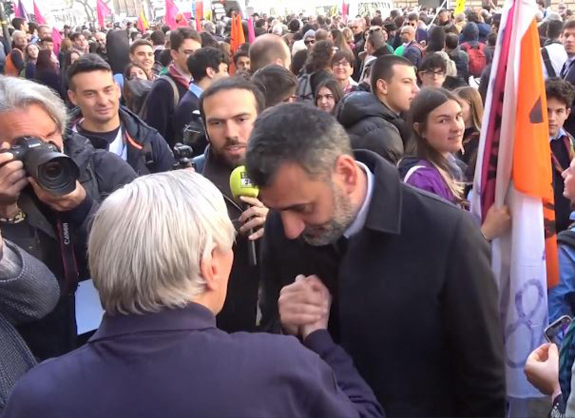 Decaro e Don Ciotti in piazza a Roma