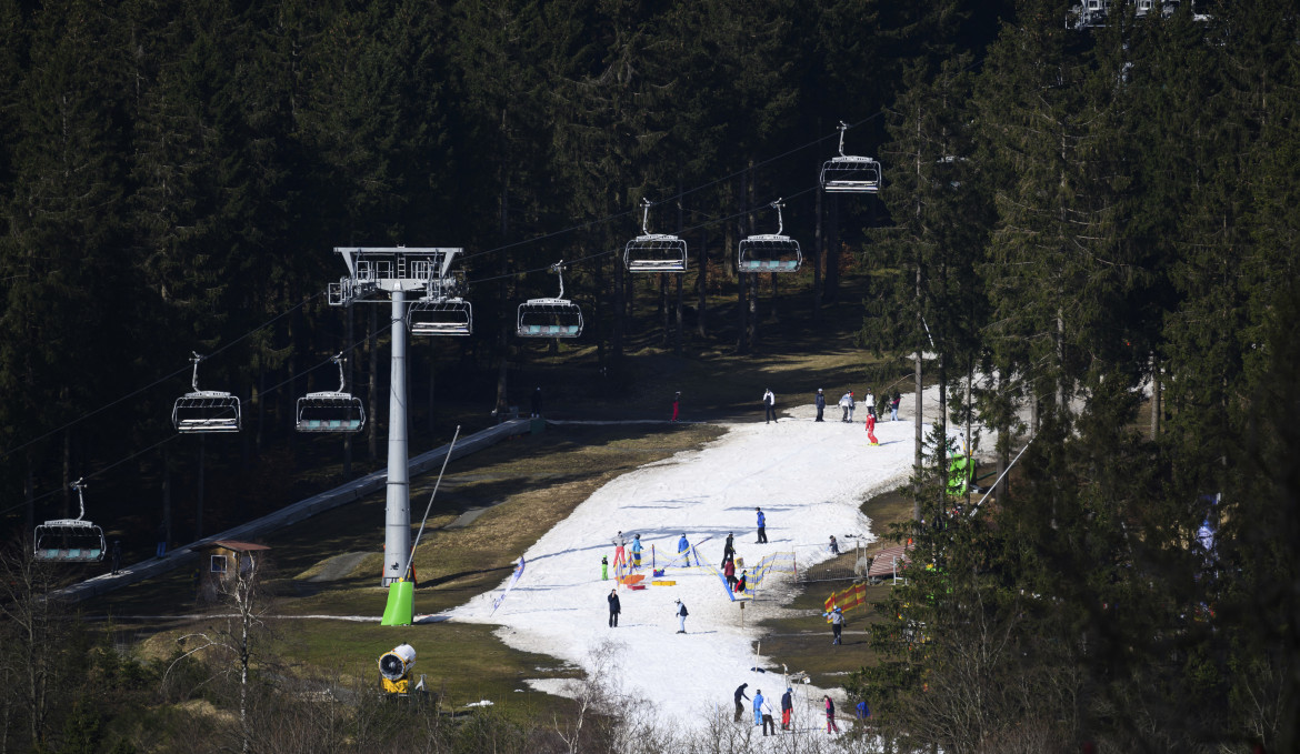 Impianto sci senza neve