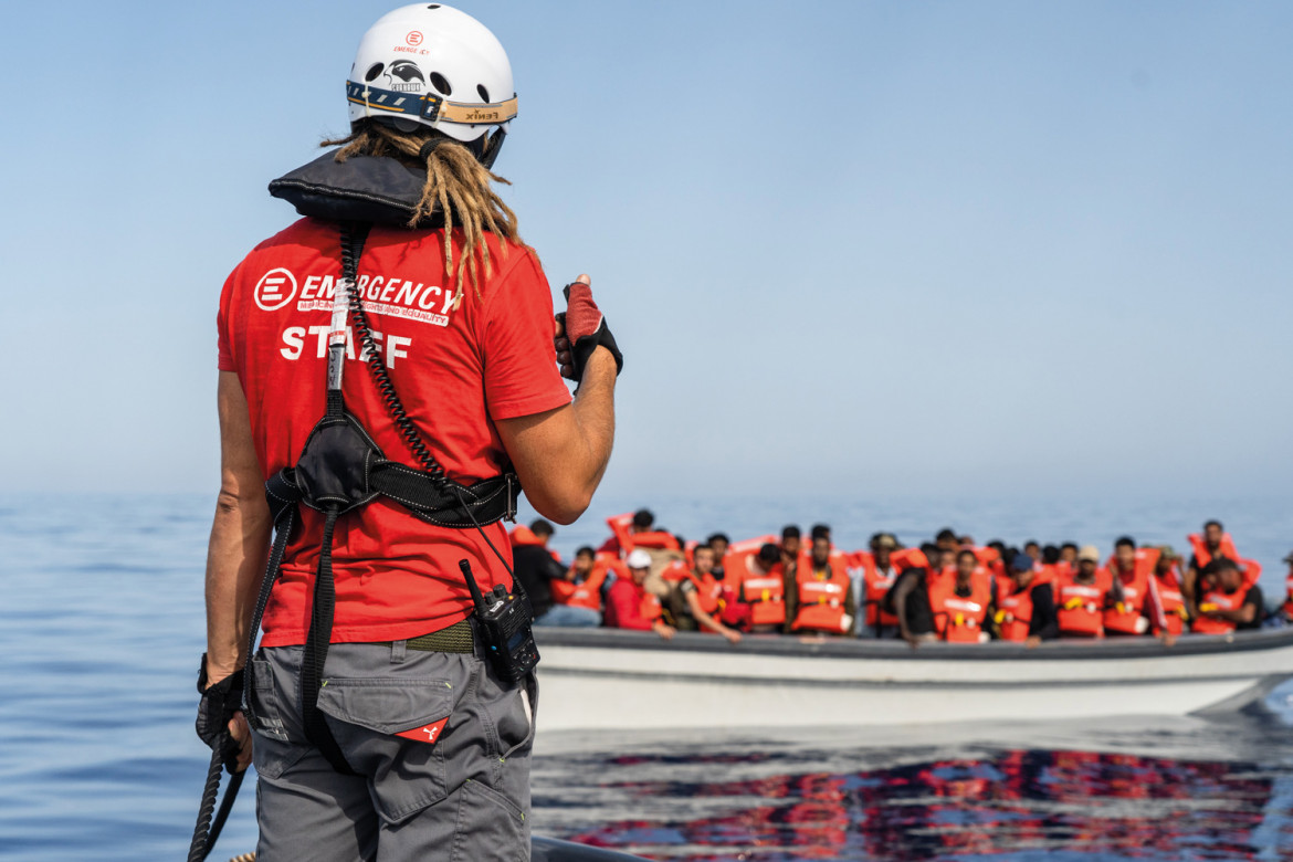 Emergency: «Porti lontani, sprecati la metà dei giorni di navigazione»