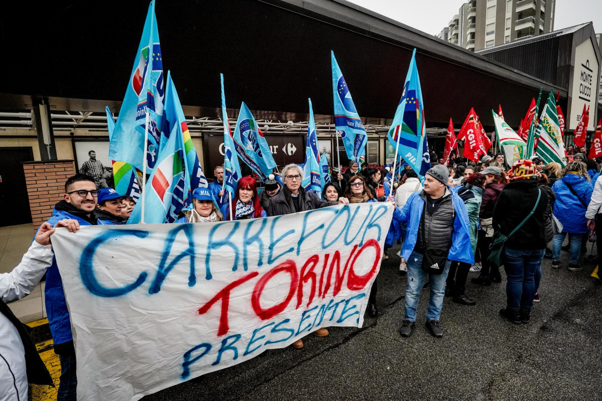 Sfruttamento e frodi fiscali per Carrefour