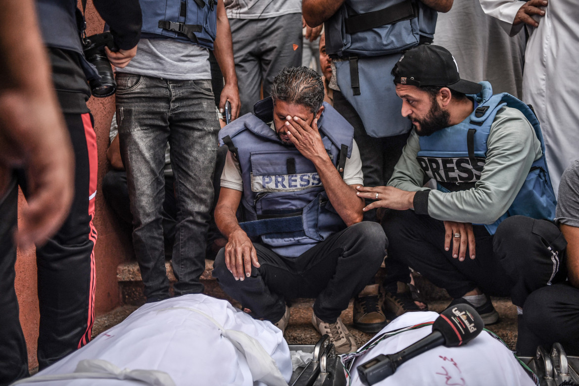 I funerali di giornalisti palestinesi a Gaza foto: Abed Zagout