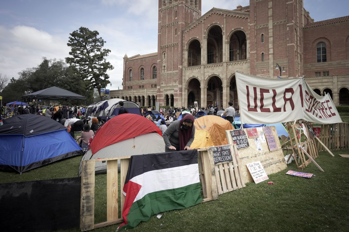 La tendopoli alla Ucla (Ap)