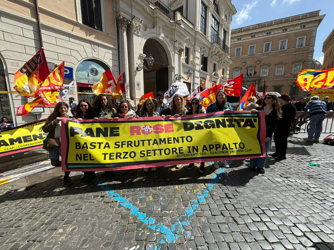 La protesta degli operatori sociali a Roma