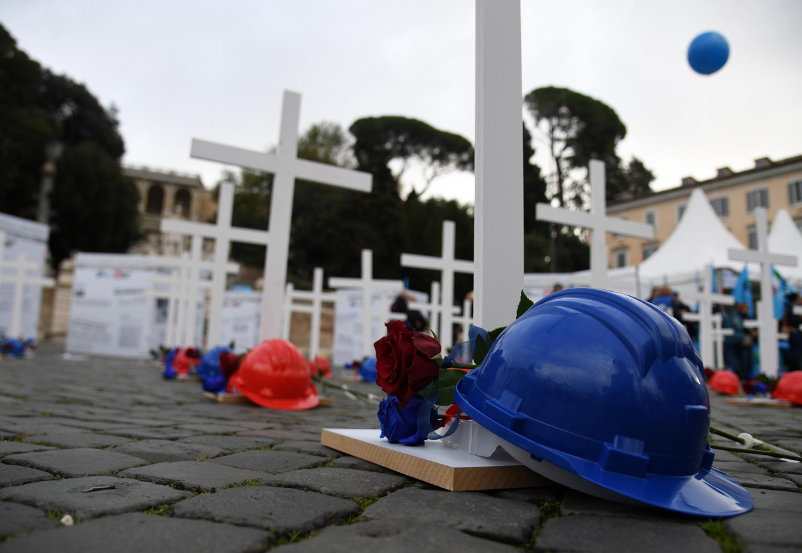 Strage nei cantieri: tre morti in poche ore. Due nel Napoletano