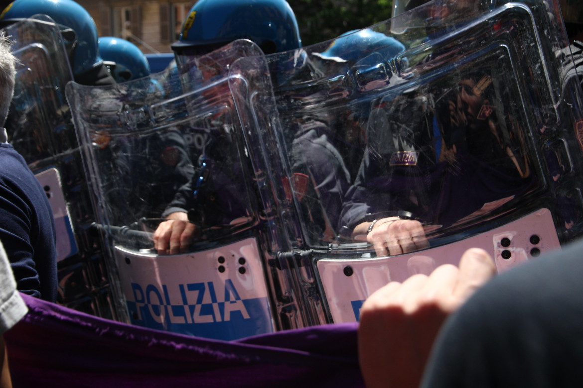 Roma, liceali manganellati dopo i cori anti Roccella