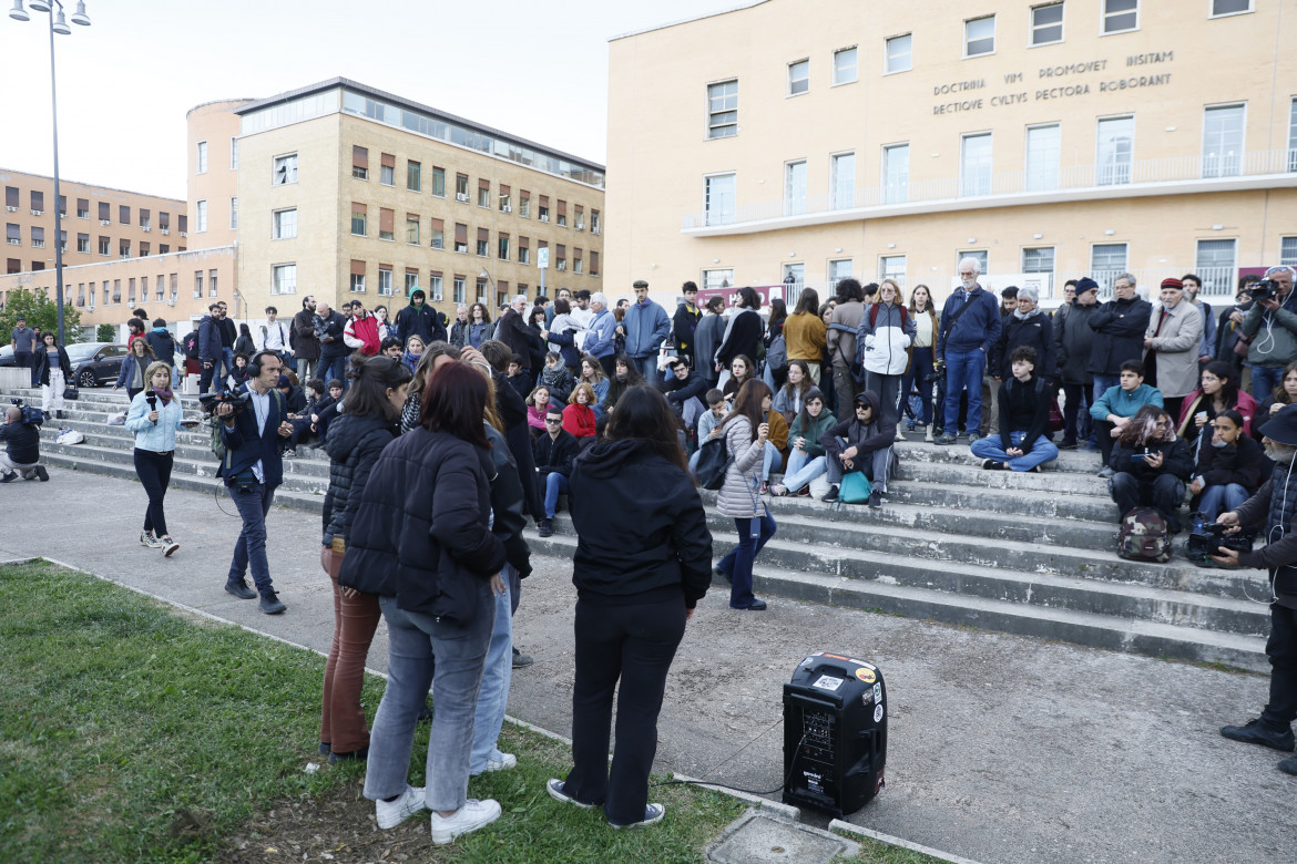 Università, mobilitazioni contro i tirocini di guerra