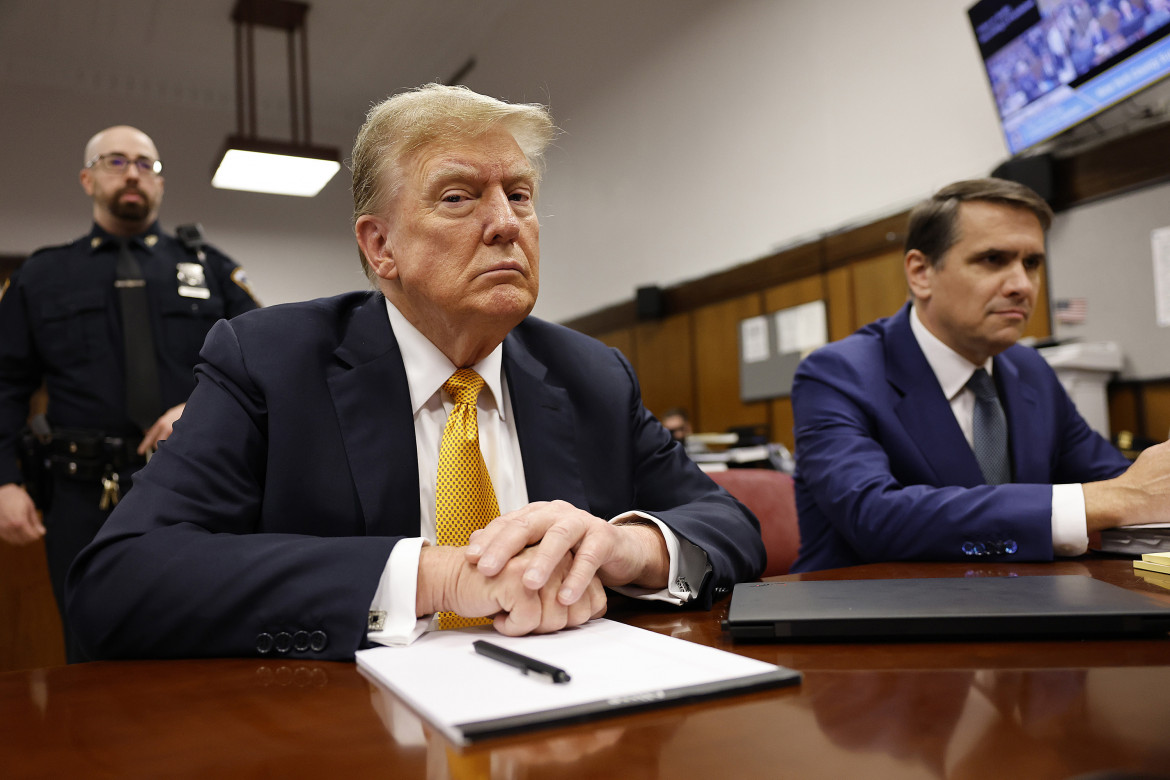 Donald Trump nell'aula del tribunale di Manhattan