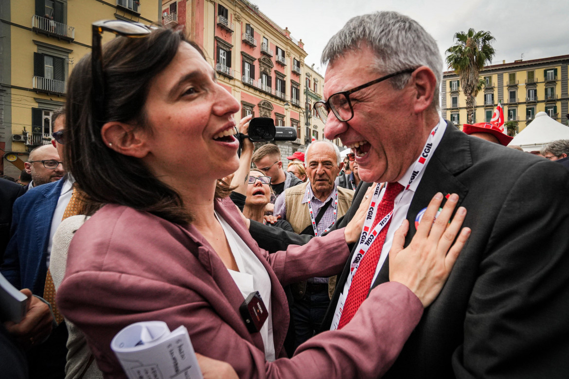 Napoli, 50 mila in piazza con Landini contro l’autonomia differenziata