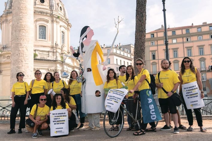 Il governo vieta l’ingresso alle militanti di A-Sud