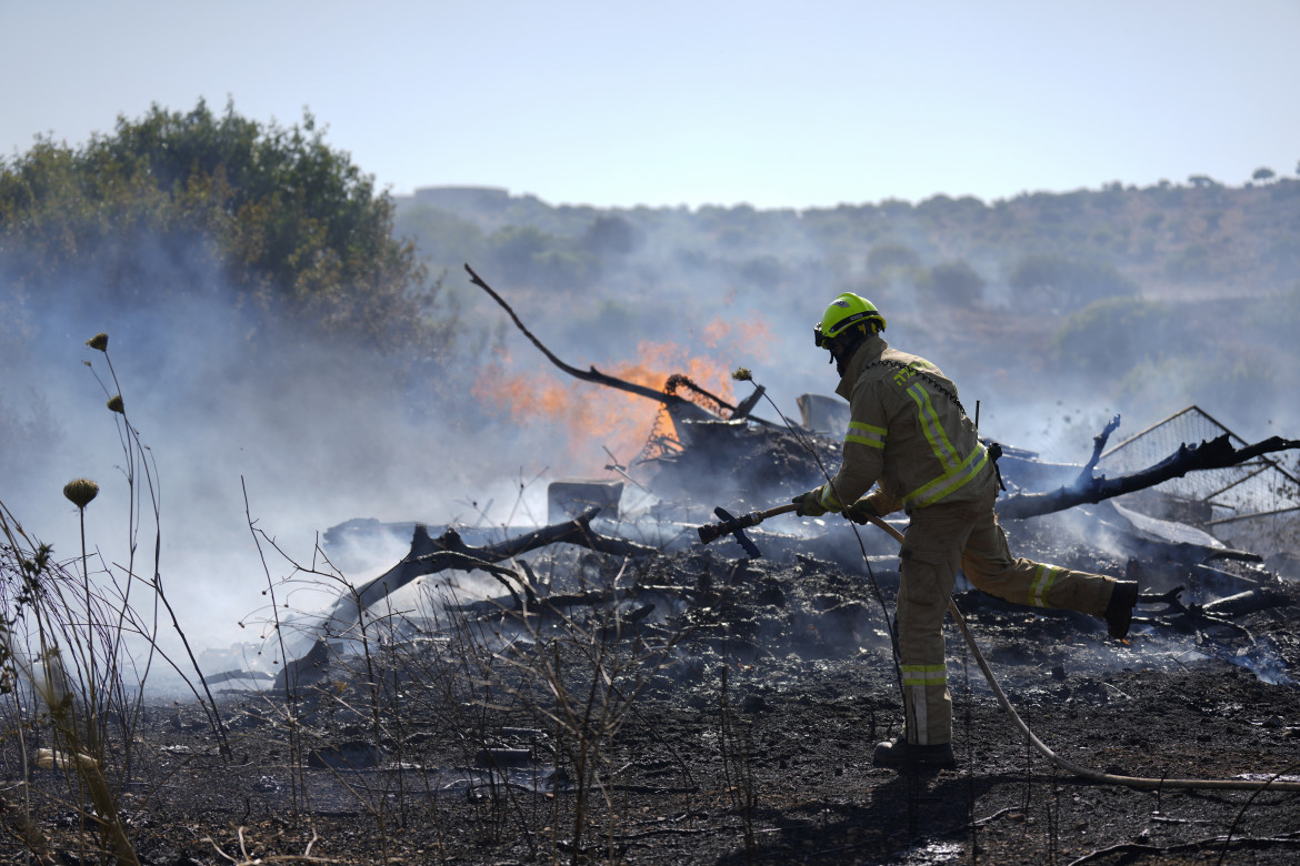 Un incendio a Ramot Naftali, al confine con il Libano Ap/Ariel Schalit