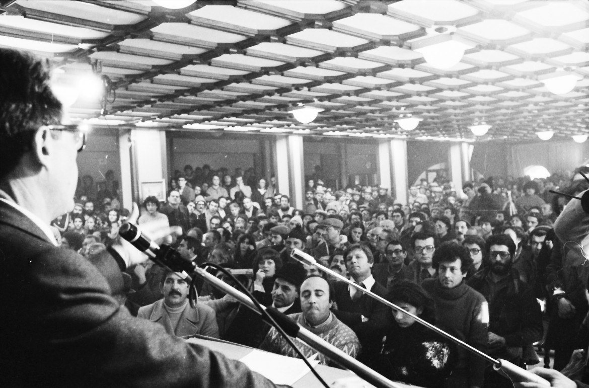 Con quella che Macaluso definisce la seconda svolta di Salerno, il 28 novembre 1980 Berlinguer annunciò di voler abbandonare la linea del compromesso storico per abbracciare quella dell'«alternativa democratica»