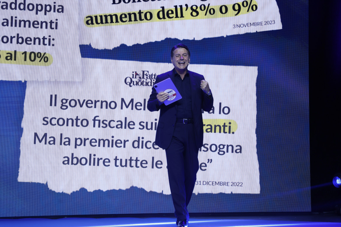 L’one man show di Conte: «Giorgia tradisce il popolo»