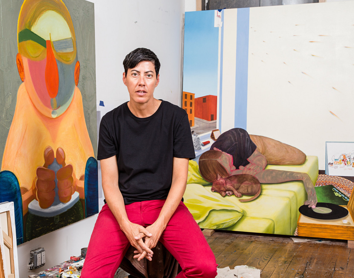 Un ritratto fotografico dell’artista americana Nicole Eisenman nel suo atelier