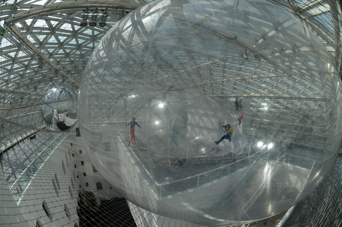 «In orbit», di Tomás Saraceno