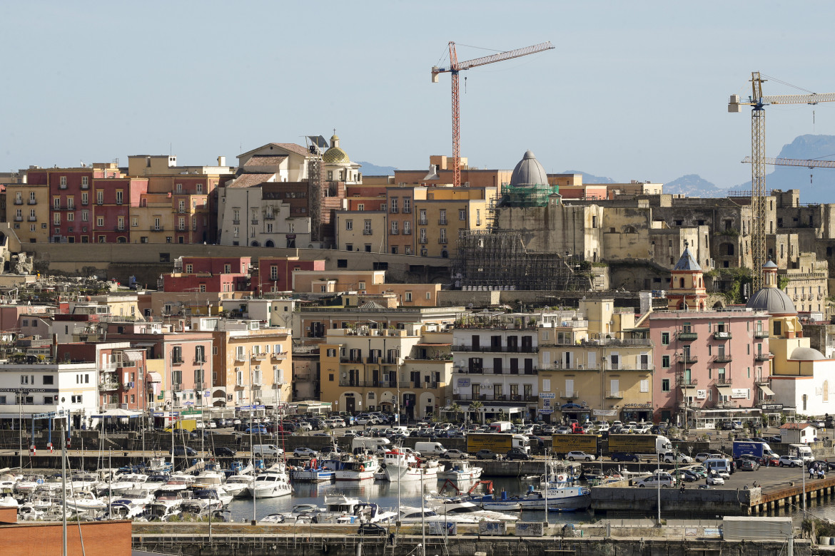 Il porto di Pozzuoli foto Getty Images