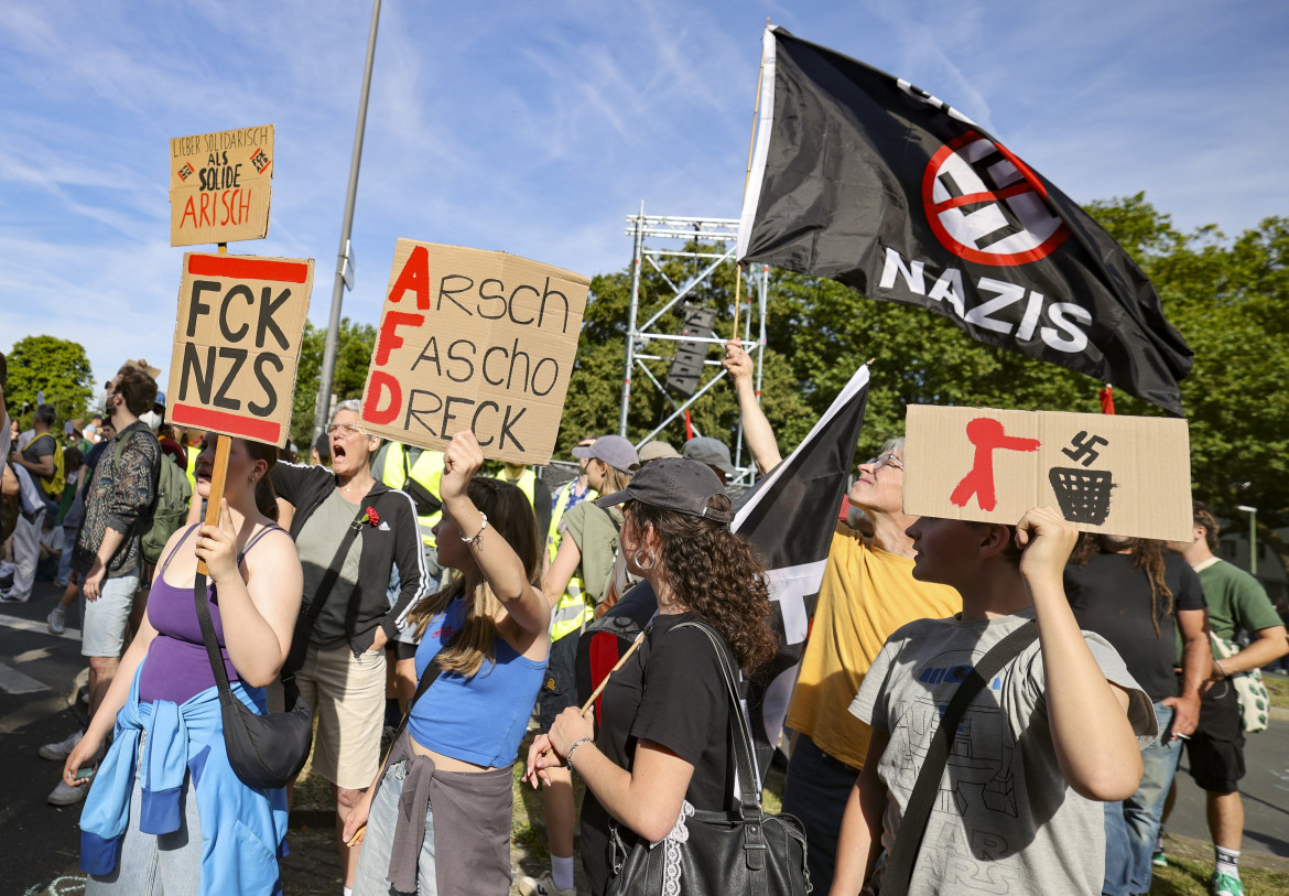 La manifestazione antifascista contro Afd ieri a Essen, in Germania foto AP Images