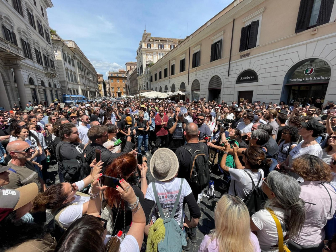 I lavoratori e le lavoratrici del cinema in piazza a Roma