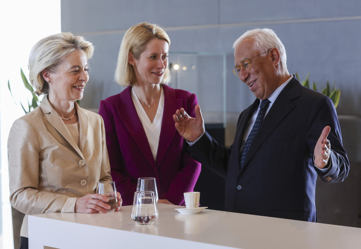 Ursula von der Leyen, Kaja Kallas (politica estera) e António Costa (Consiglio europeo) foto Ap