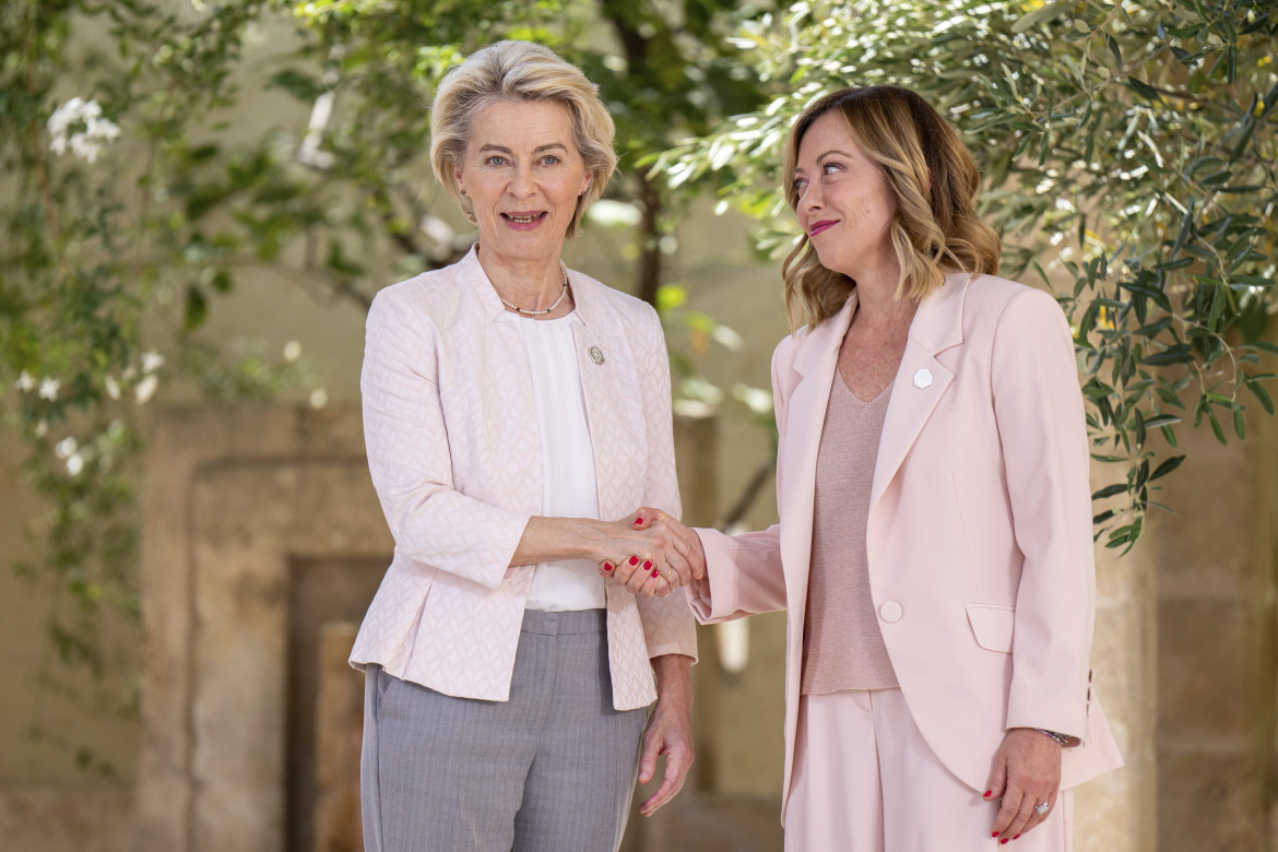 Ursula von der Leyen con Giorgia Meloni all'ultimo G7 (AP )