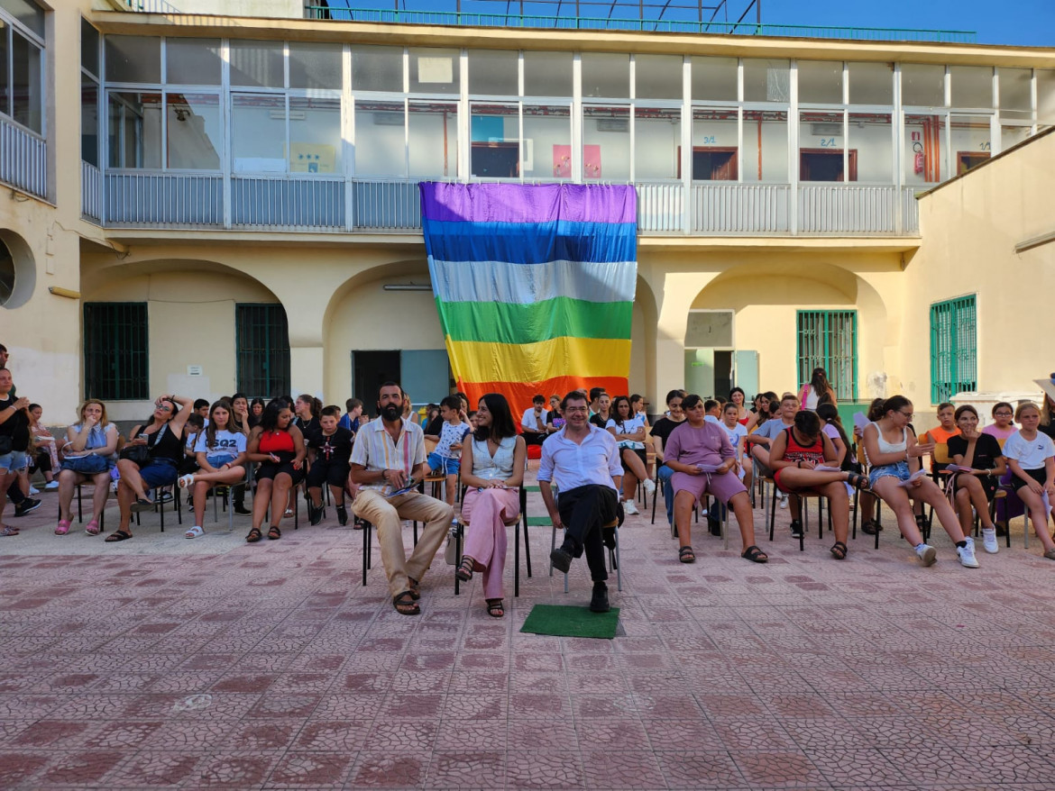 Durante la lettura delle poesie nel centro diurno napoletano Famiglia di Maria