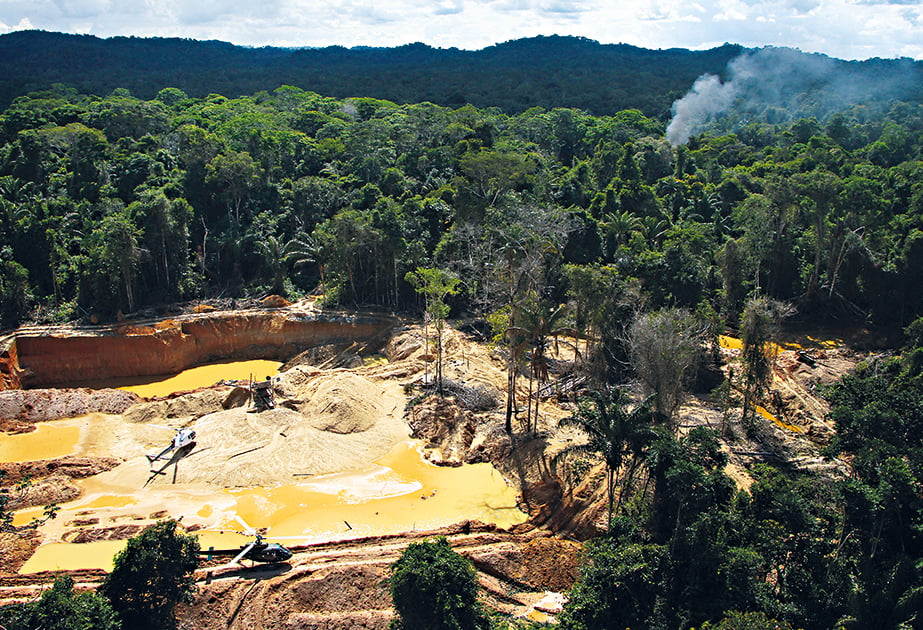 Roraima, una vista dall’elicottero di una miniera illegale (foto Ap)