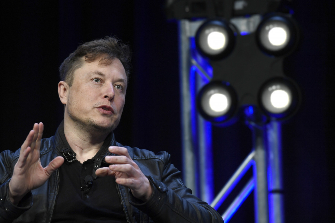 Elon Musk durante una conferenza foto di Susan Walsh/Ap