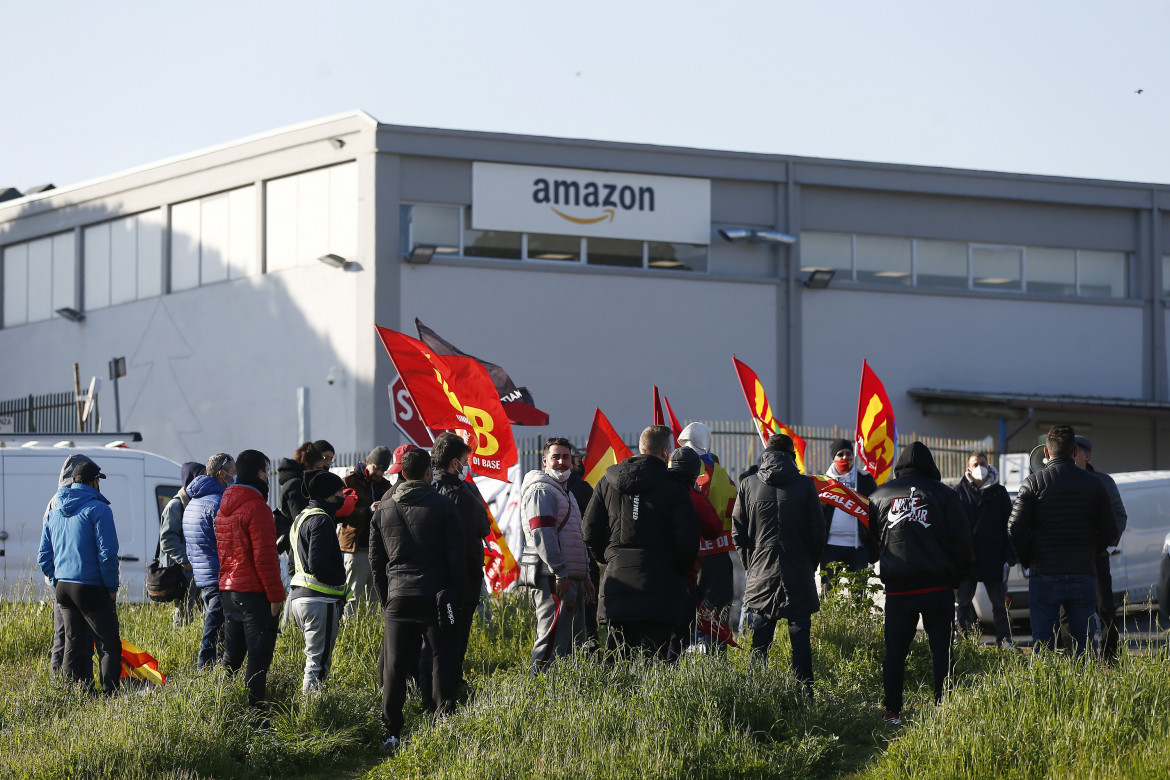 Caporalato digitale a Amazon: sequestro da 121 milioni di euro