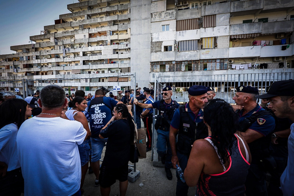 Scampia, il bilancio dei morti si aggrava: è deceduta la terza vittima del crollo