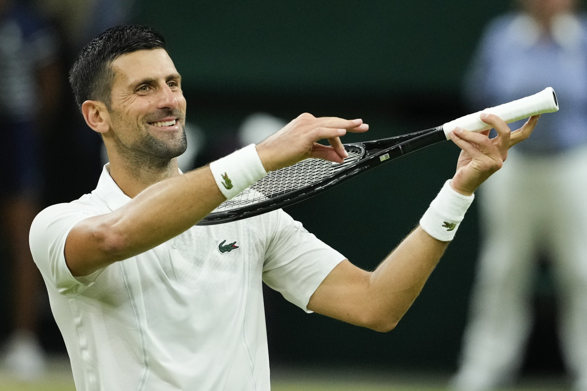 Novak Djokovic dopo la vittoria sul danese Holger Rune a Wimbledon 2024