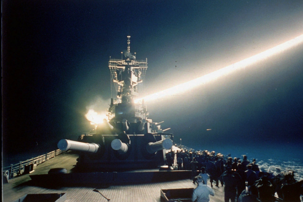 Un missile cruise Tomahawk parte dalla USS Wisconsin