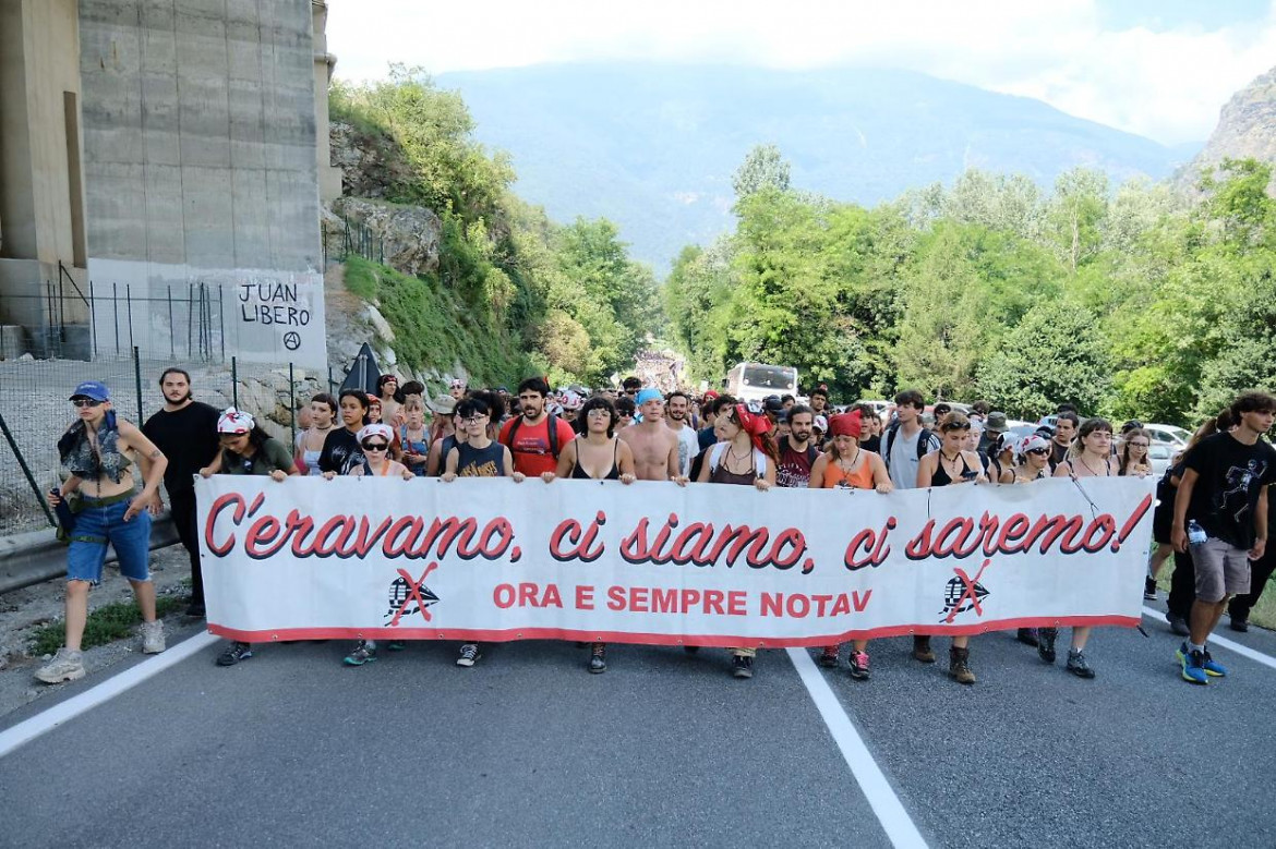 Festival No Tav, in 10mila sfilano per la Val di Susa