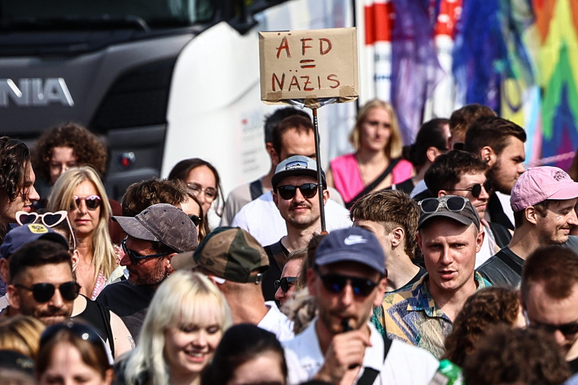 La manifestazione ieri a Dresda per la diversità e la democrazia Ap