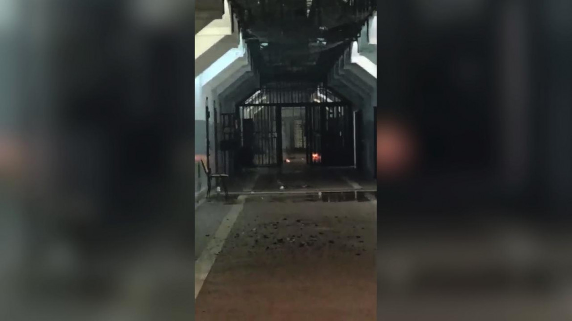 Un fermoimmagine del video delle rivolte di domenica al carcere di Regina Coeli a Roma