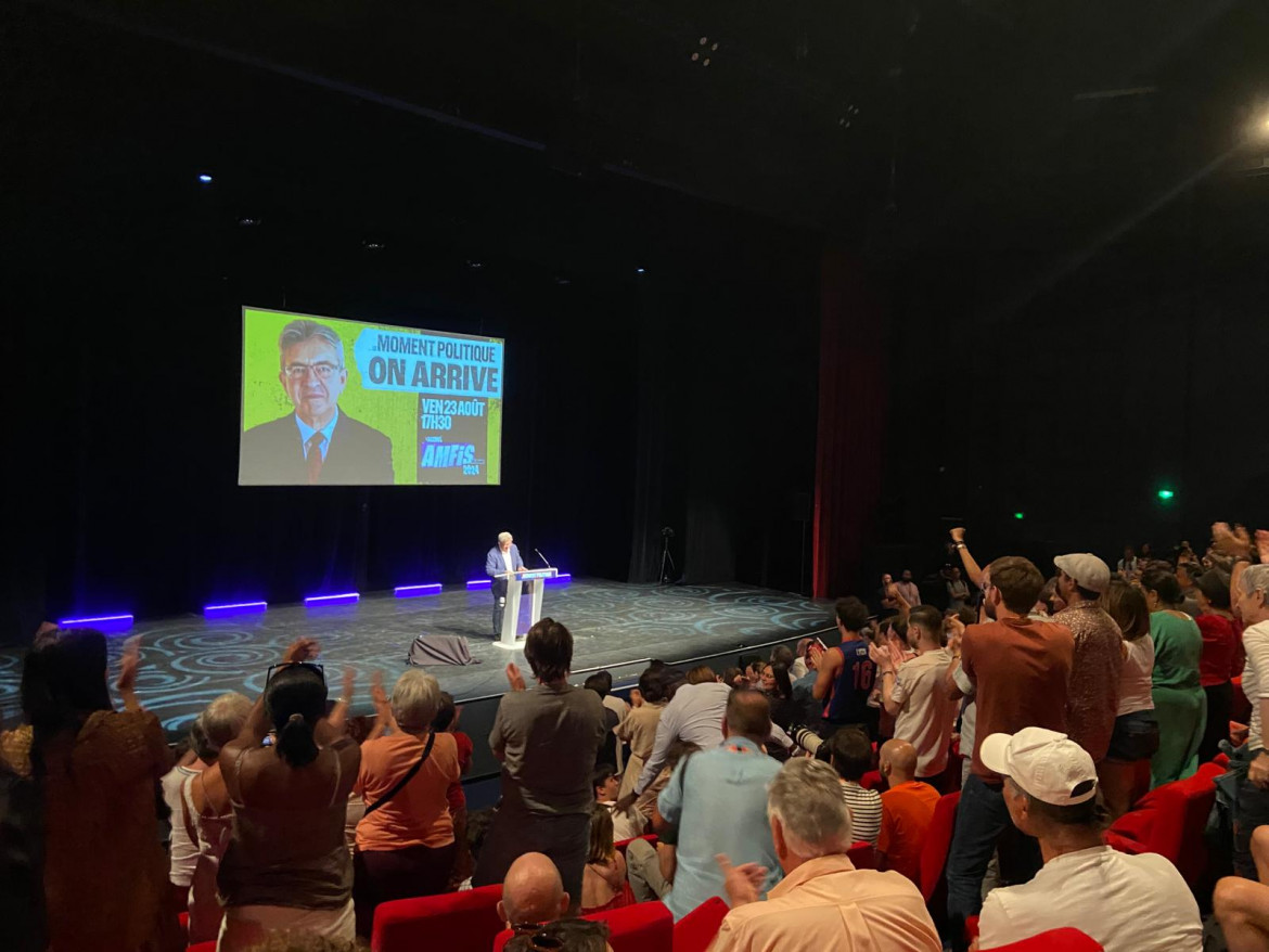 Mélenchon, il «tribuno» tra il suo popolo blinda la candidata Castets