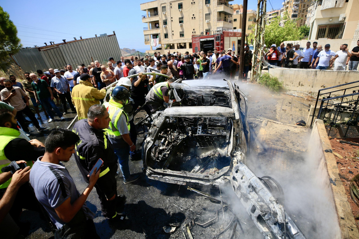 Il luogo dell’attacco israeliano, ieri, a Sidone nel sud del Libano foto Epa