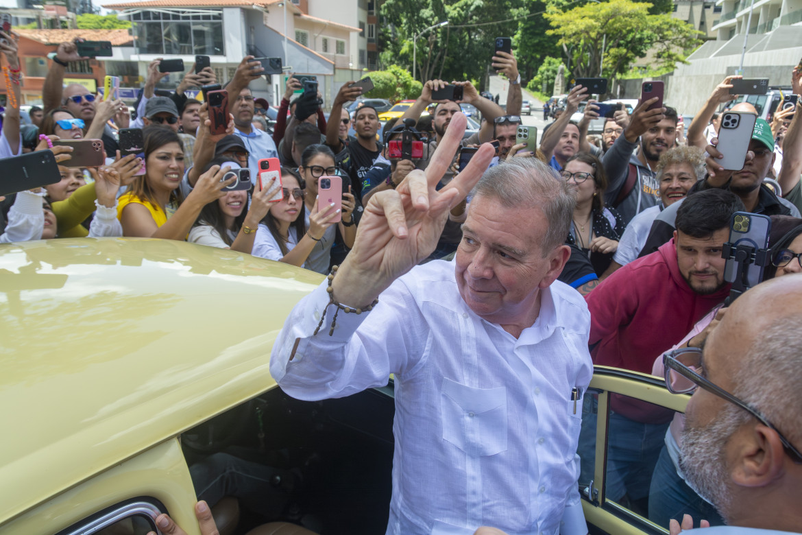 Gonzalez Urrutia il giorno del voto, foto Ap