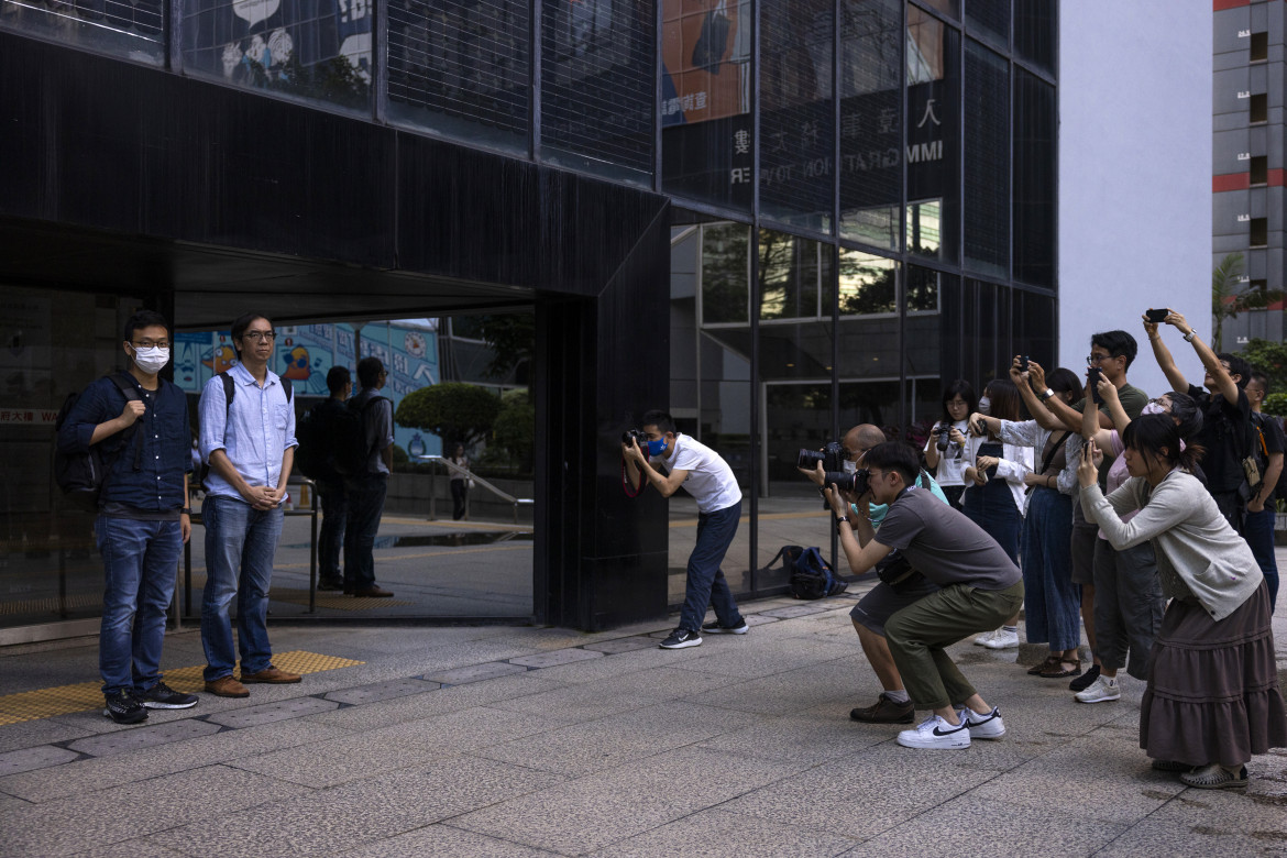 Hong Kong, contro due giornalisti le prime condanne per «sedizione»